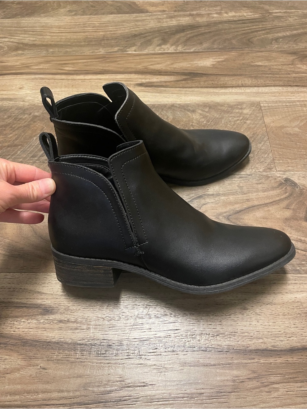 Dolce Vita Black Women's Chelsea Ankle Boots - Classic Slip-On Style Size 7.5